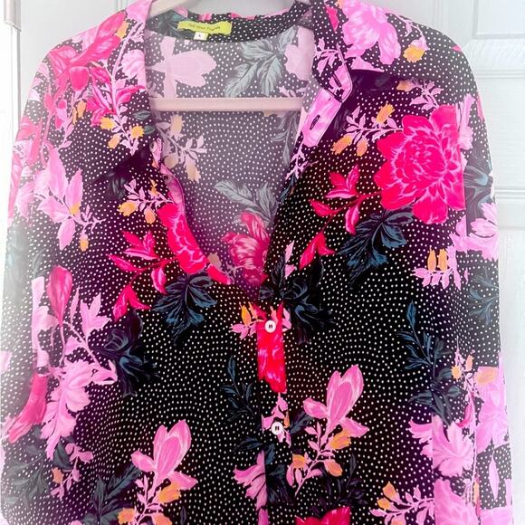 Tell Your Friends Chic Floral Button-Up Top - Picture 2 of 3